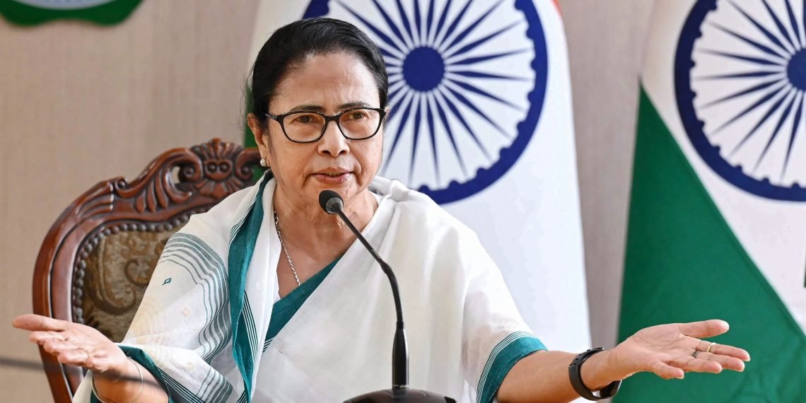 ममता बनर्जी के घर के बाहर हमले की कोशिश का आरोप, दोला सेन ने पुलिस को दी शिकायत