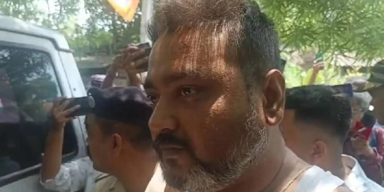 कमर में रस्सी बांधकर टीएमसी नेता को घुमाया