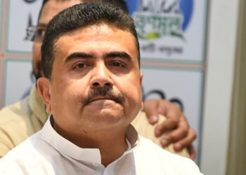 कूचबिहार दौरे पर CM सुवेंदु अधिकारी ने महिला-बच्चों की सुरक्षा, POCSO मामलों, तस्करी, सड़क, एयरपोर्ट और मेडिकल कॉलेज को लेकर अधिकारियों को निर्देश दिए।
