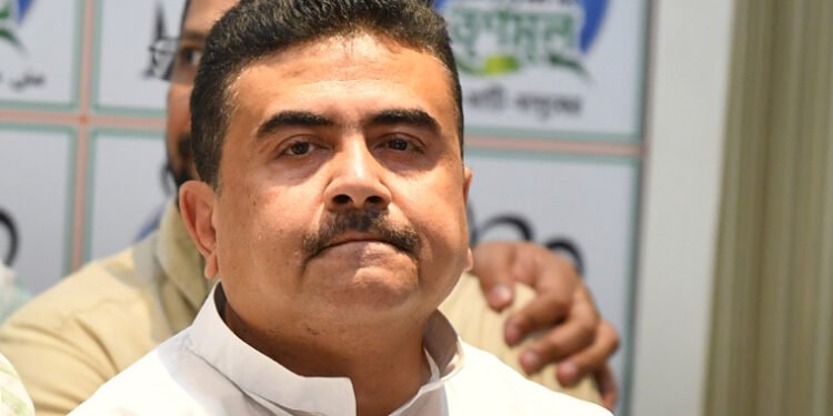 कूचबिहार दौरे पर CM सुवेंदु अधिकारी ने महिला-बच्चों की सुरक्षा, POCSO मामलों, तस्करी, सड़क, एयरपोर्ट और मेडिकल कॉलेज को लेकर अधिकारियों को निर्देश दिए।