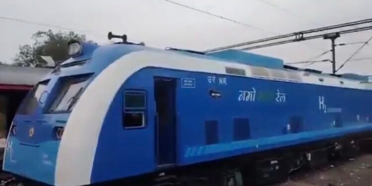भारत की पहली हाइड्रोजन ट्रेन, न धुआं, न प्रदूषण
