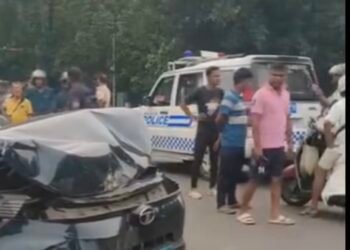 पूल कार दुर्घटना की शिकार, 3 बच्चे घायल