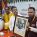 डेढ़ सौ लोग और दो सौ पत्रकार, पार्टी की हालत फलता जैसी