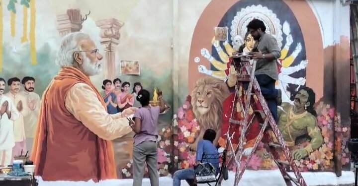 चोरबागान दुर्गा पूजा समिति ने PM मोदी को समर्पित बनाया विशाल म्यूरल