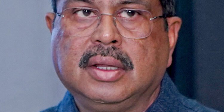 धर्मेंद्र प्रधान ने इस्तीफ़ा दिया