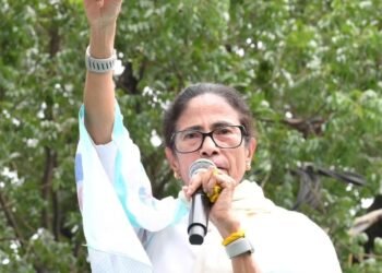 ममता बनर्जी का बागियों पर बड़ा हमला: “BJP में शामिल होकर चुनाव लड़ो, गद्दारों को TMC में वापस नहीं लेंगे”