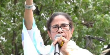 ममता बनर्जी का बागियों पर बड़ा हमला: “BJP में शामिल होकर चुनाव लड़ो, गद्दारों को TMC में वापस नहीं लेंगे”