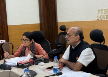नवान्न में PWD समीक्षा बैठक: मंत्री डॉ. अजय कुमार पोद्दार ने विकास परियोजनाओं में तेजी लाने के दिए निर्देश