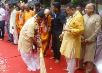 मुख्यमंत्री ने कोलकाता में ISKCON रथयात्रा का किया शुभारंभ