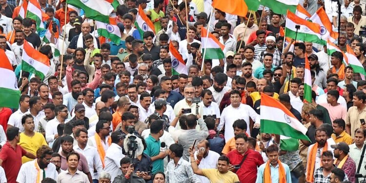धर्मतला में अशांति के जवाब में भाजपा ने निकाली तिरंगा यात्रा