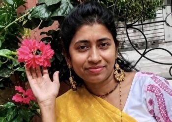 बीच सड़क पर पत्नी की हत्या, लोग बने रहे तमाशबीन