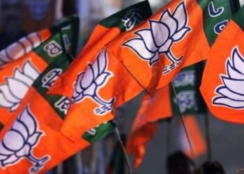 शाह के दिल्ली रवाना होते ही सीएम आवास पर बीजेपी की हाई लेवल मीटिंग