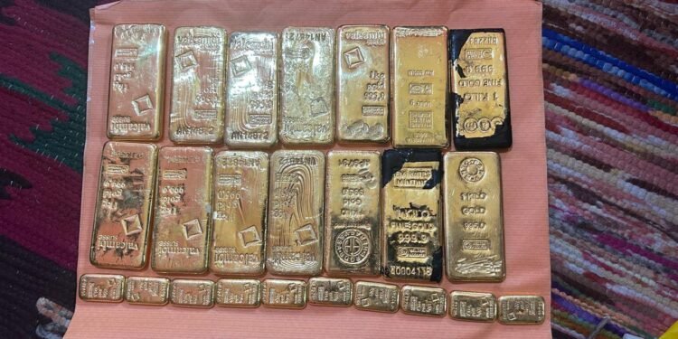 बस ड्राइवर के घर से मिला 15 किलो सोना,10 करोड़ रुपये