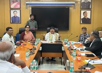 श्रम मंत्री अर्जुन सिंह ने चाय उद्योग के प्रतिनिधियों के साथ की बैठक