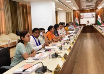 सीएम ने विधायकों और अधिकारियों को मिलकर काम करने का निर्देश दिया