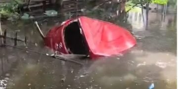 तालाब में गिरी कार, महिला चालक की मौत