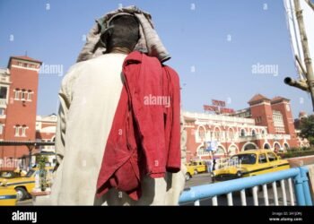 हावड़ा स्टेशन पर कुलियों ने इंजीनियर से वसूले 4700 रुपये