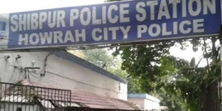पूर्व मेयर-इन-काउंसिल सदस्य पर फेंके अंडे