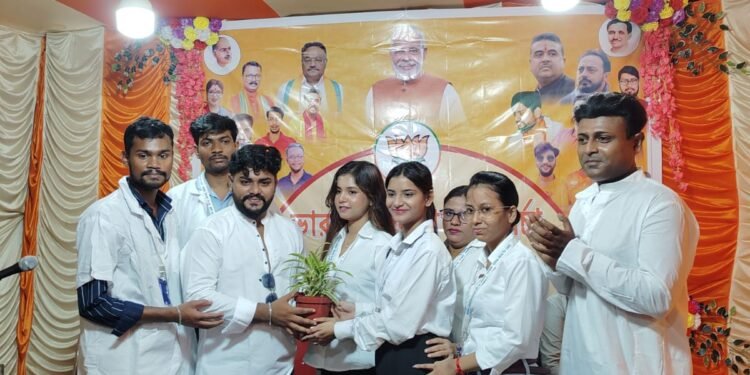 जादवपुर में भाजयुमो ने लगाया निःशुल्क स्वास्थ्य जांच शिविर
