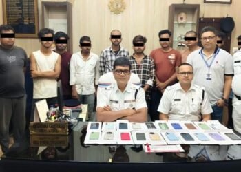 जामताड़ा गैंग का फ़ेक कॉल सेंटर पकड़ा गया, 11 गिरफ़्तार