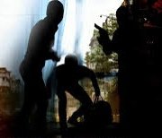 बड़ाबाजार में दिनदहाड़े डकैती, हथियार दिखाकर कारोबारी से कैश से भरा बैग लूटकर फरार