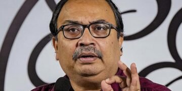 ऋतब्रत गुट के स्वतंत्रता दिवस समारोह में अचानक पहुंचे कुणाल