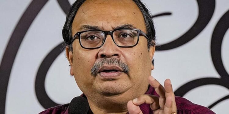 ऋतब्रत गुट के स्वतंत्रता दिवस समारोह में अचानक पहुंचे कुणाल