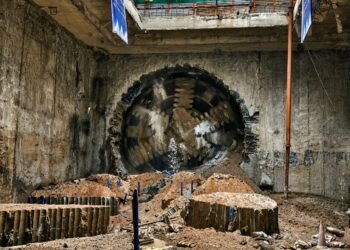 TBM ‘दिव्या’ ने विक्टोरिया मेट्रो स्टेशन पर ब्रेकथ्रू हासिल किया
