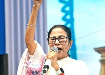 ममता बनर्जी के खिलाफ FIR, कोर्ट के आदेश के उल्लंघन का आरोप