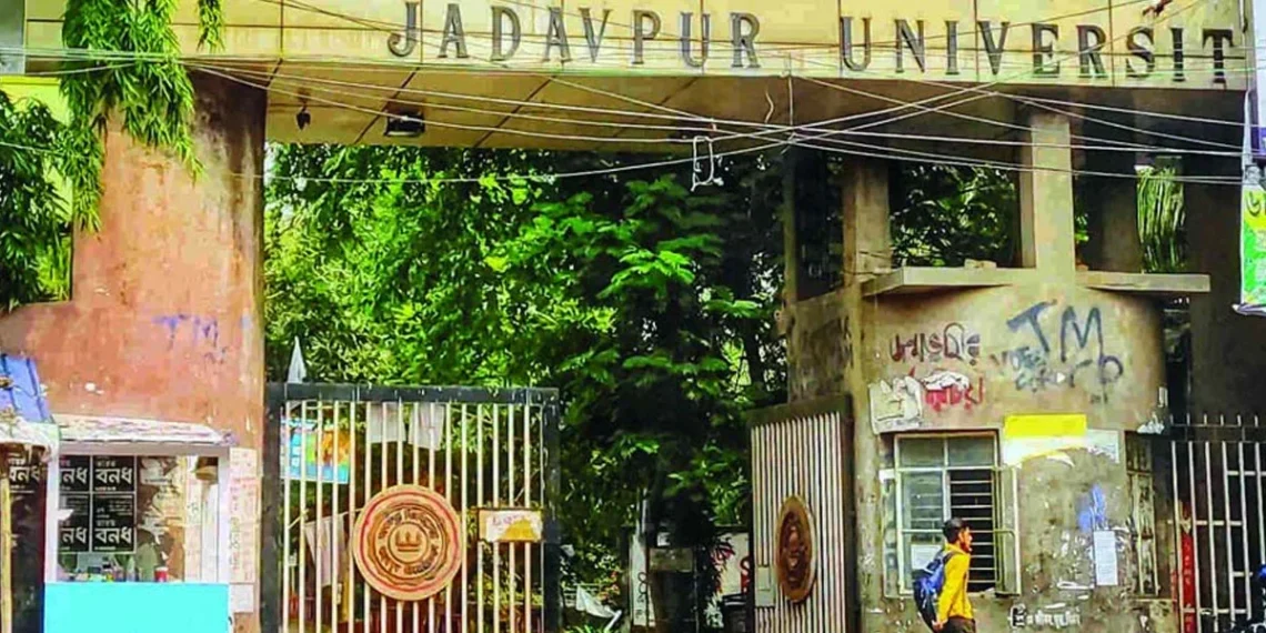छात्र संगठनों के बीच झड़प के बाद यादवपुर यूनिवर्सिटी में तनाव