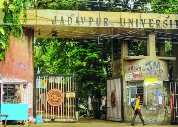 छात्र संगठनों के बीच झड़प के बाद यादवपुर यूनिवर्सिटी में तनाव