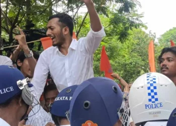 जादवपुर यूनिवर्सिटी के अंदर पनप रहा असंतोष अब सड़कों पर पहुंचा