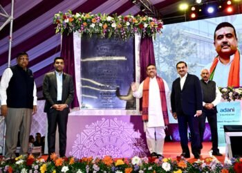 गौतम अडानी का बड़ा ऐलान, 2035 तक बंगाल में ₹1 लाख करोड़ से ज्यादा निवेश की योजना