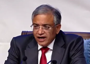 चुनाव आयोग में मतभेद की रिपोर्ट से घमासान, ज्ञानेश कुमार के खिलाफ विपक्ष का हमला