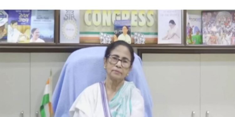 ममता का बीजेपी पर हमला, बोलीं- ‘आधी रात को गुंडे भेजे ’