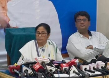  ममता बनर्जी का चुनाव आयोग पर हमला