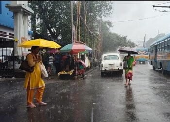 कोलकाता में तेज बारिश, बंगाल के इन जिलों में भारी से बहुत भारी बारिश