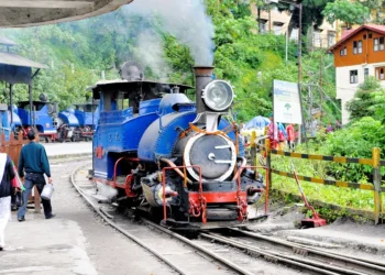 दार्जिलिंग स्टेशन पर टॉय ट्रेन लोको शेड का हिस्सा ढहा, 7 रेल कर्मचारी घायल