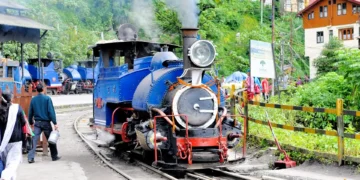दार्जिलिंग स्टेशन पर टॉय ट्रेन लोको शेड का हिस्सा ढहा, 7 रेल कर्मचारी घायल