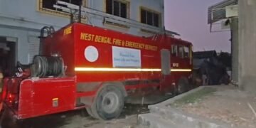 न्यू टाउन में आग: सिटी सेंटर-2 के पास बस्ती के कई घर जलकर राख