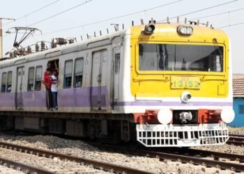 ट्रेन में छूटा 7 लाख के सोने के गहनों का बैग, श्योराफुली GRP ने लौटाया