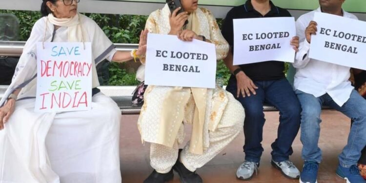 दिल्ली में ममता बनर्जी हिरासत में, CJP प्रदर्शन में 400 से अधिक लोग पकड़े गए