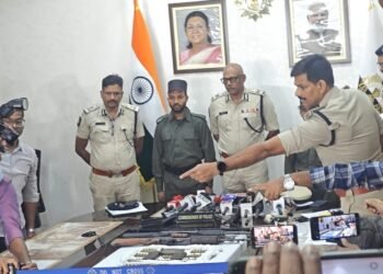 West Bengal Maoist News: मंगल-मालती का आत्मसमर्पण, AK-47 बरामद