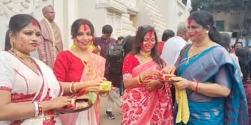 दुर्गा विसर्जन 2026: बंगाल में सिंदूर खेला, मां दुर्गा की विदाई