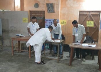 नंदीग्राम में वोट डालने के बाद बोले शुभेंदु अधिकारी- ‘आखिरी सांस तक रहूंगा यहां का वोटर’