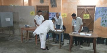 नंदीग्राम में वोट डालने के बाद बोले शुभेंदु अधिकारी- ‘आखिरी सांस तक रहूंगा यहां का वोटर’