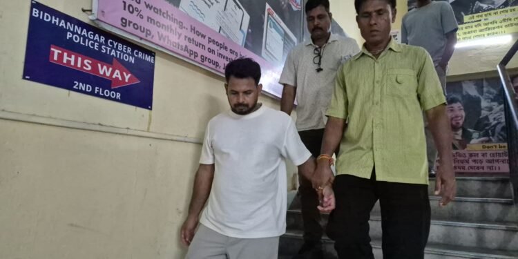 अश्लील फिल्म शूट कराने के आरोप में मिल्टन प्रमाणिक गिरफ्तार