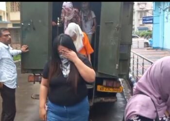 अवैध कॉल सेंटर का भंडाफोड़, 24 गिरफ्तार; अमेरिकी नागरिकों से ठगी का आरोप